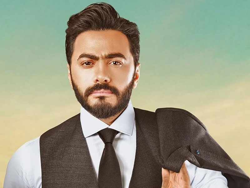 اضغط لمشاهدة الفيديو: شاب مصري يُدخل تامر حسني في نوبة ضحك هستيرية